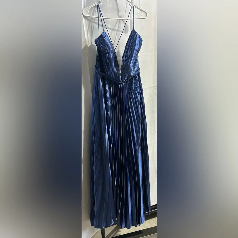 Mac Duggal 49039 NWT Plunge Neck Pleated Evening Gown - Picture 4 of 8